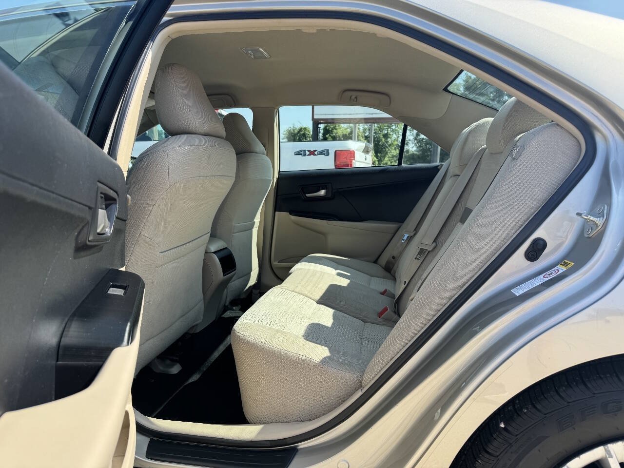 Used 2014 Toyota Camry LE FWD image 18