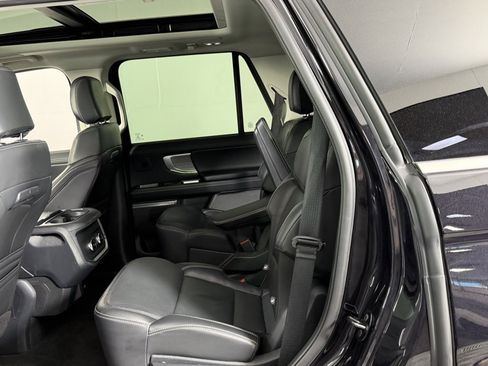 Used 2025 Ford Expedition Platinum w/ Driver's Package image 27