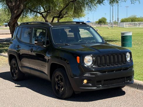 Used 2017 Jeep Renegade Altitude AWD/4WD image 7