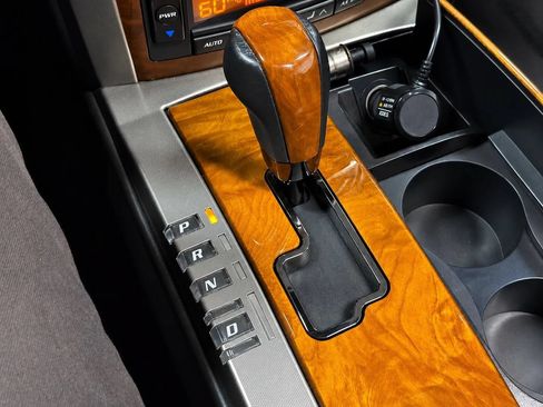 Used 2009 Cadillac XLR RWD image 35