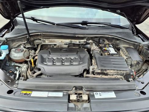 Used 2019 Volkswagen Tiguan SE w/ Panoramic Sunroof Package image 9