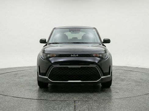 Used 2025 Kia Soul LX w/ LX Technology Package image 2