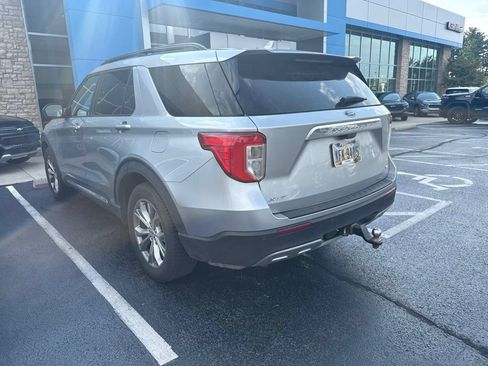 Used 2020 Ford Explorer XLT w/ Equipment Group 202A AWD/4WD image 2