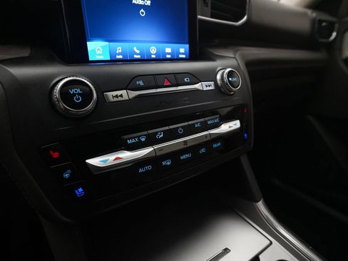 Used 2020 Ford Explorer Platinum w/ Premium Technology Package AWD/4WD image 21