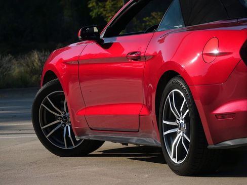 Used 2017 Ford Mustang Premium image 31