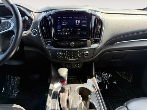 Used 2023 Chevrolet Traverse RS FWD image 11