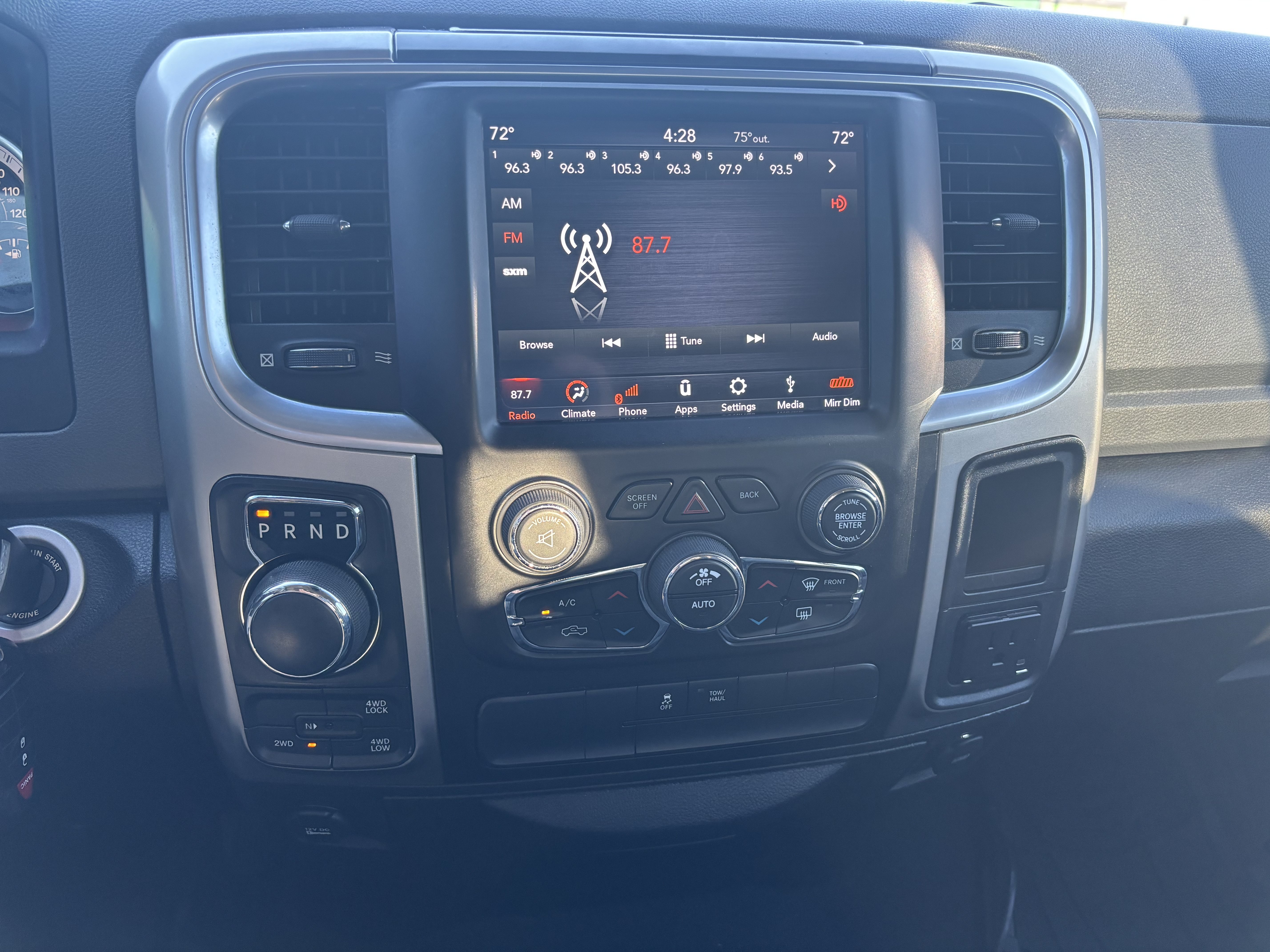 Used 2019 RAM 1500 Classic SLT w/ Luxury Group AWD/4WD image 14