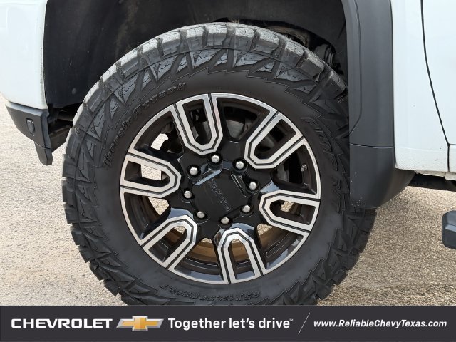 Used 2020 GMC Sierra 3500 AT4 w/ AT4 Preferred Package AWD/4WD image 10