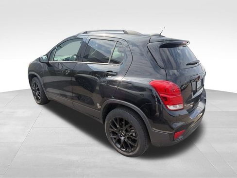 Used 2022 Chevrolet Trax LT w/ Midnight Edition AWD/4WD image 2