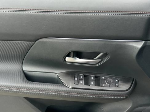 Used 2025 Nissan Kicks SR w/ Illumination Package AWD/4WD image 10