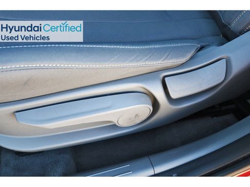 Certified 2025 Hyundai Elantra SEL image 30