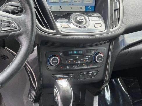 Used 2019 Ford Escape Titanium AWD/4WD image 21