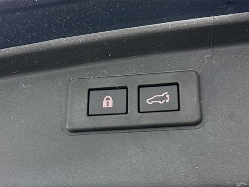 Used 2025 Subaru Outback Premium image 32