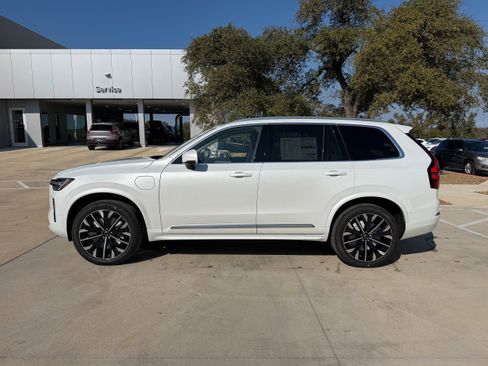 New 2026 Volvo XC90 T8 Ultra w/ Protection Package Premier AWD/4WD image 3