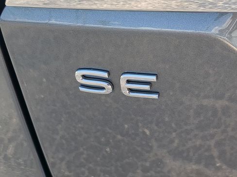 Used 2024 Volkswagen Atlas SE FWD image 11