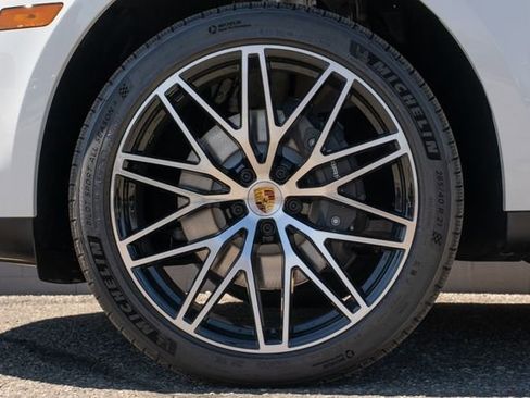 New 2026 Porsche Macan AWD/4WD image 12