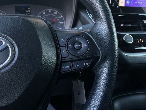 Used 2025 Toyota Corolla LE FWD image 30