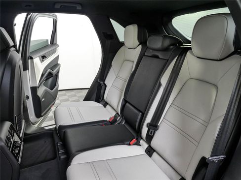 New 2026 Porsche Cayenne AWD/4WD image 22