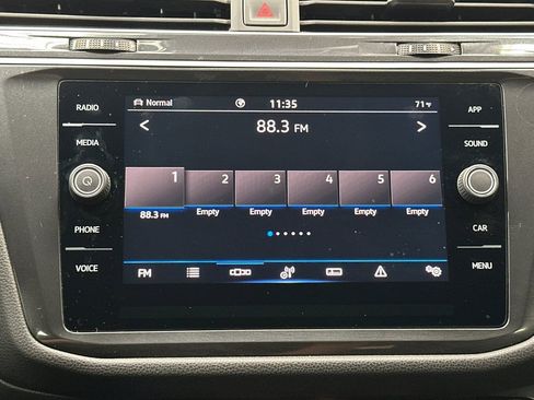 Used 2024 Volkswagen Tiguan SE image 24