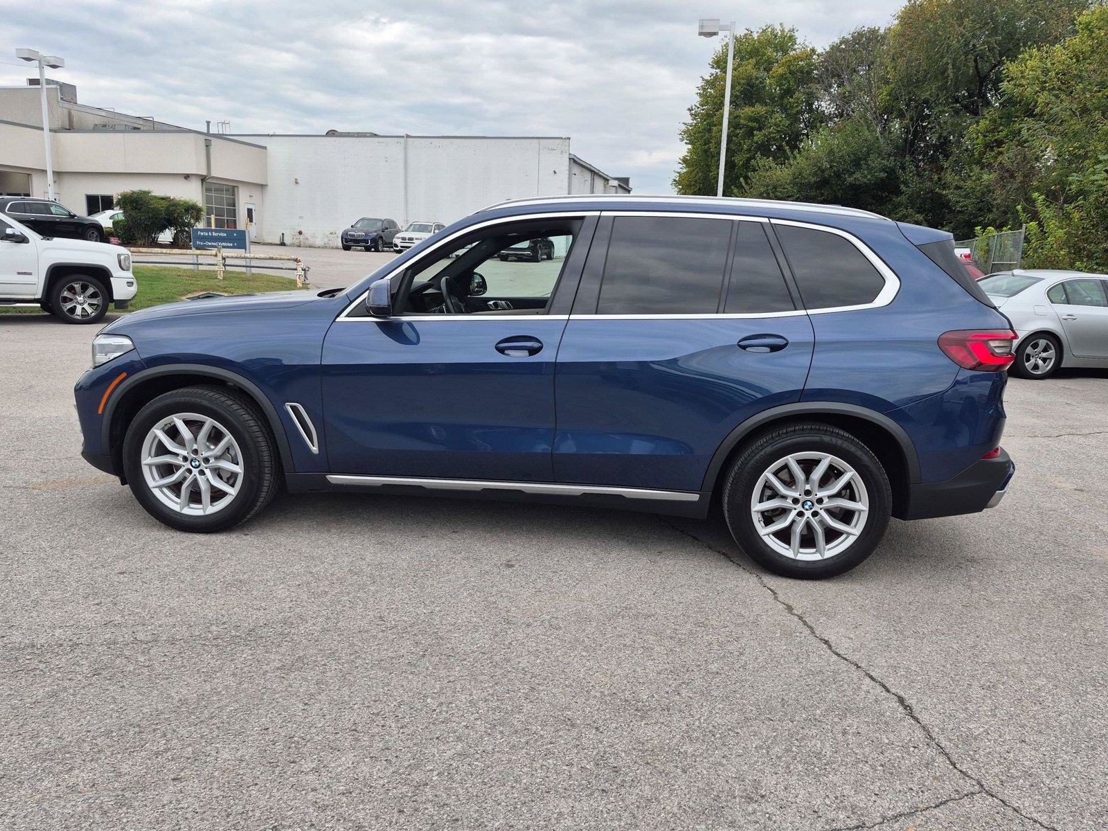 Used 2023 BMW X5 xDrive40i w/ Luxury Seating Package AWD/4WD image 2