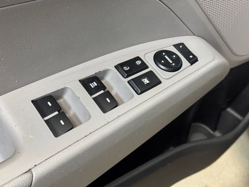 Used 2017 Hyundai Elantra SE image 9