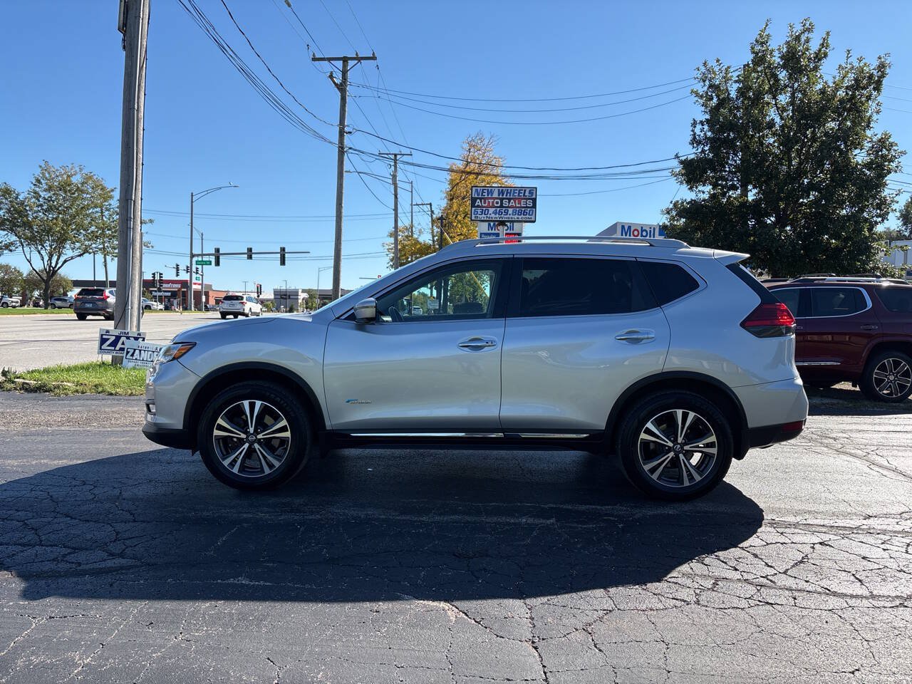Used 2017 Nissan Rogue SL AWD/4WD image 2