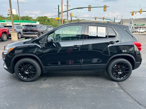 Used 2022 Chevrolet Trax LT w/ Premium Seat Package AWD/4WD image 9