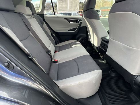 Used 2019 Toyota RAV4 XLE w/ Convenience Package image 14