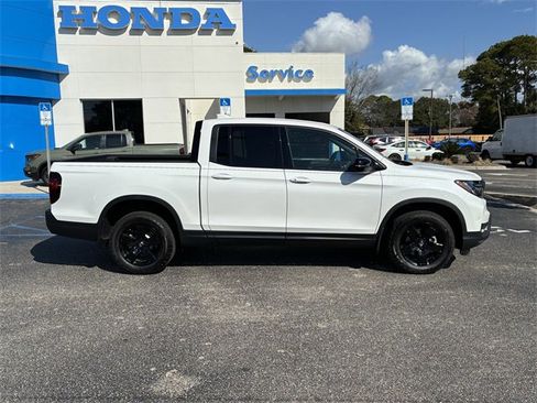 Certified 2025 Honda Ridgeline Black Edition image 3