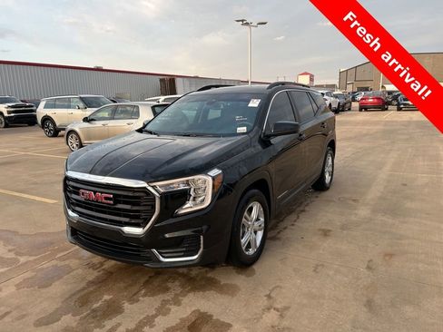 Used 2024 GMC Terrain SLE w/ Driver Convenience Package image 1