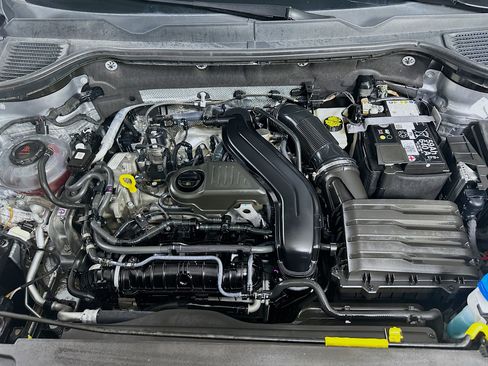 Used 2024 Volkswagen Taos SE image 32