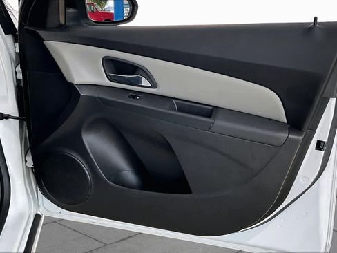 Used 2013 Chevrolet Cruze LS FWD image 22