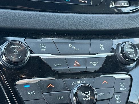 Used 2018 Chrysler Pacifica Touring-L Plus FWD image 30
