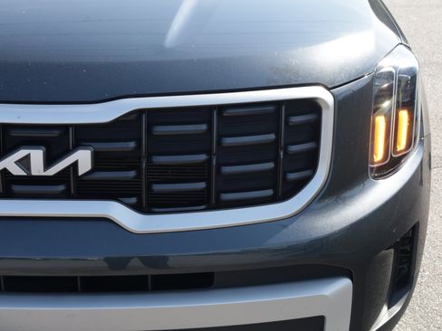 Used 2024 Kia Telluride S image 16