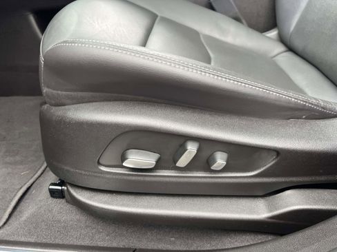 Certified 2022 Cadillac XT5 Premium Luxury w/ LPO, ONYX Package image 19