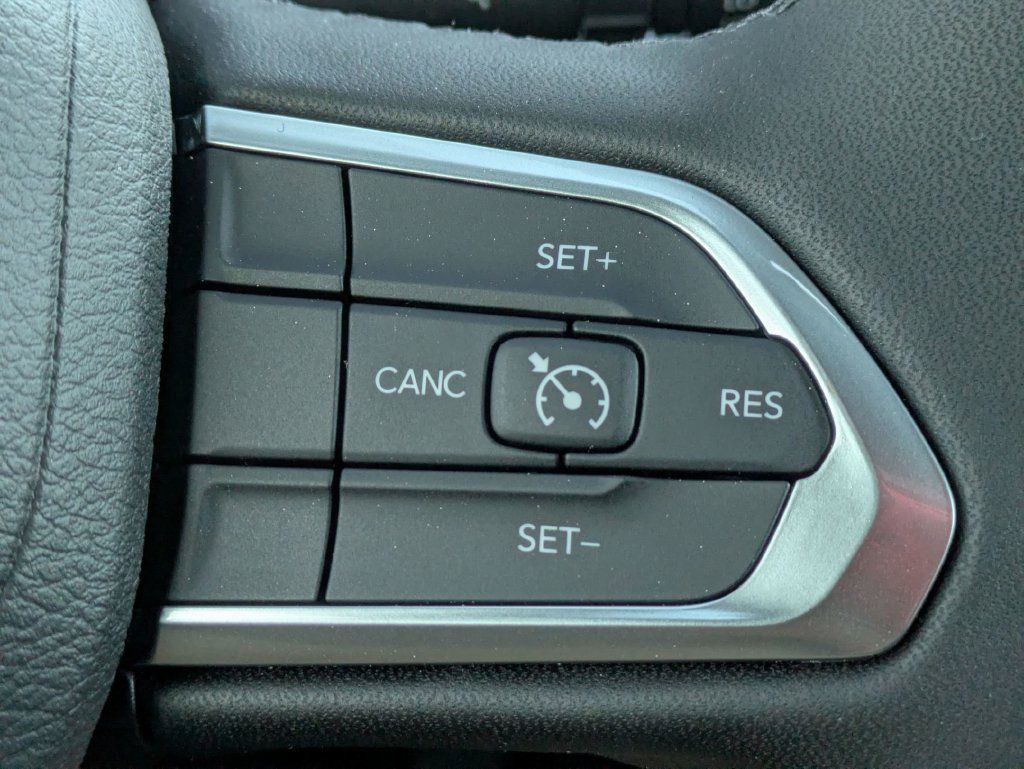 Used 2026 Jeep Compass Latitude AWD/4WD image 16