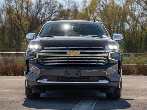 Used 2023 Chevrolet Suburban Premier image 2