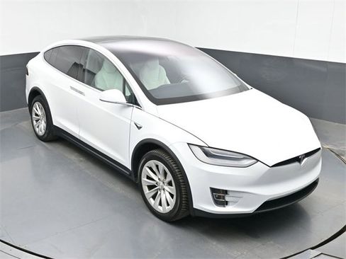 Used 2017 Tesla Model X 75D image 13