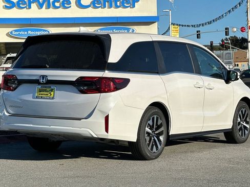 Used 2025 Honda Odyssey EX-L image 3