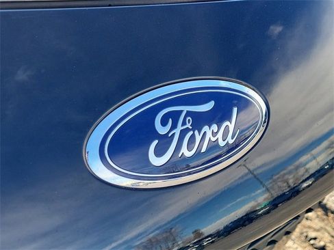 Used 2022 Ford Escape SE w/ Cold Weather Package image 17