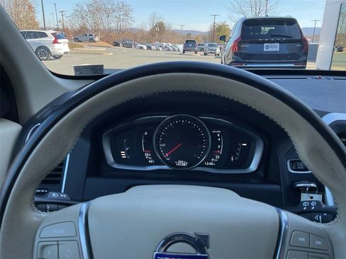 Used 2016 Volvo XC60 T5 Premier w/ Proximity Package image 18