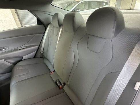 Used 2025 Hyundai Elantra SE FWD image 22