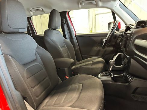 Used 2018 Jeep Renegade Latitude w/ UConnect 8.4 Nav Group AWD/4WD image 32