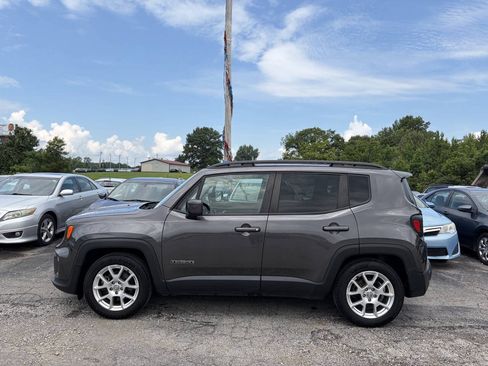 Used 2019 Jeep Renegade Latitude FWD image 3