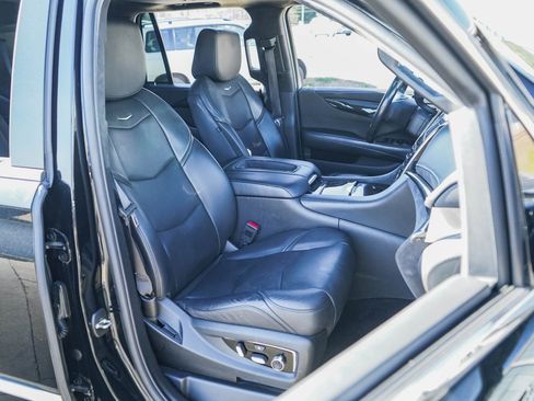 Used 2018 Cadillac Escalade Platinum image 11