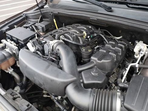 Used 2019 Jeep Grand Cherokee Laredo image 9