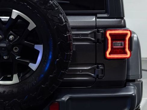 Used 2025 Jeep Wrangler Unlimited Rubicon AWD/4WD image 8