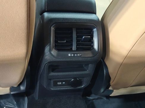 Used 2023 Volkswagen Tiguan SE image 28