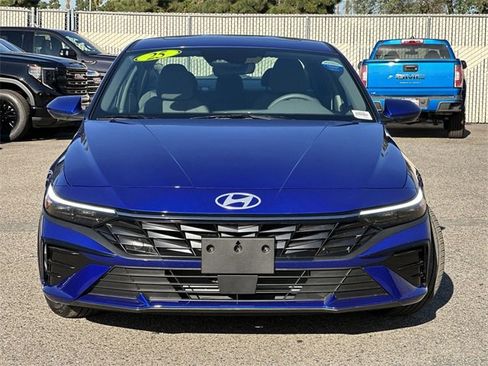 Used 2025 Hyundai Elantra SEL image 2