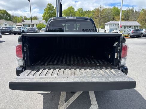 Used 2021 Toyota Tacoma TRD Sport w/ TRD Premium Sport Package AWD/4WD image 21